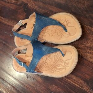 Born sandals